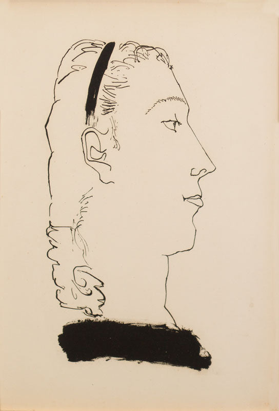 Femme blonde de profil