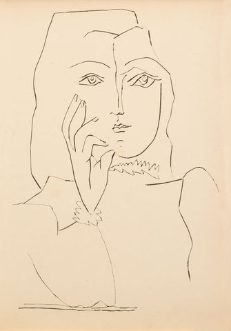 Femme en buste, une main au visage